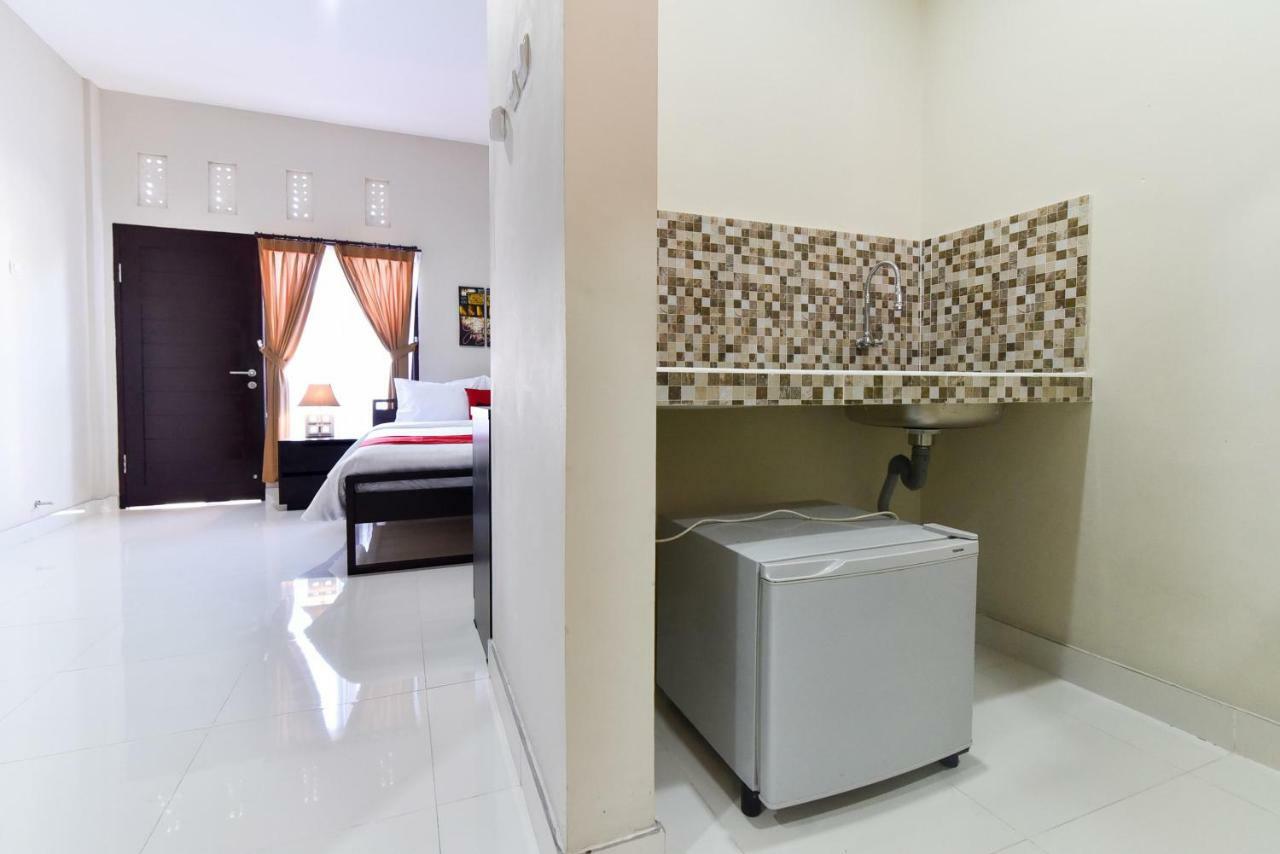 Reddoorz Plus Near Jalan Imam Bonjol Denpasar スミニャック エクステリア 写真