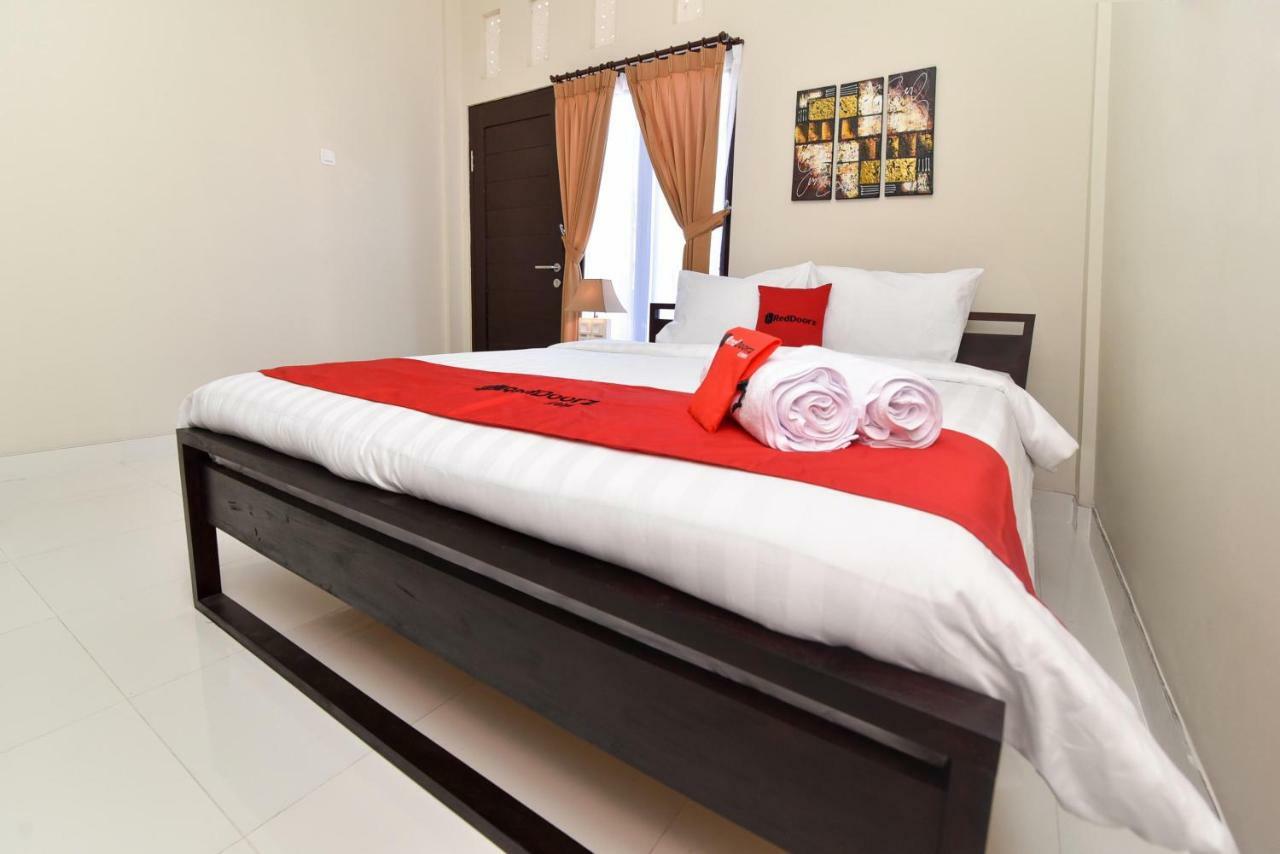 Reddoorz Plus Near Jalan Imam Bonjol Denpasar スミニャック エクステリア 写真